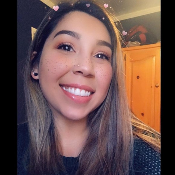 Profile Picture of Ana Gudino-quiles (@anagudino1997) on Poshmark