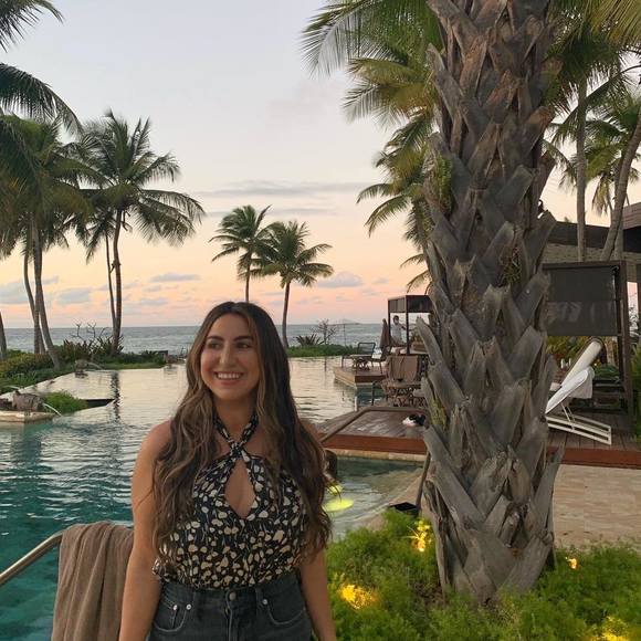 Profile Picture of Jackie Shames (@jackieshames) on Poshmark
