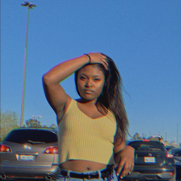 Profile Picture of Mion Williams (@mion_nishelle) on Poshmark