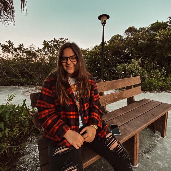 Profile Picture of Hailey Hodge (@haileyyhodge) on Poshmark