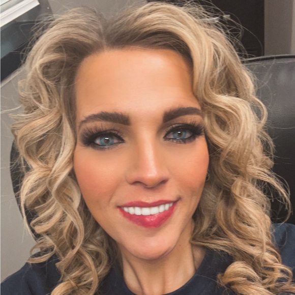 Profile Picture of Shelly Nelson (@shelly_nelson) on Poshmark