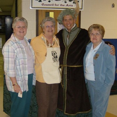 Profile Picture of Ivy & Stone (@ivyandstone) on Twitter