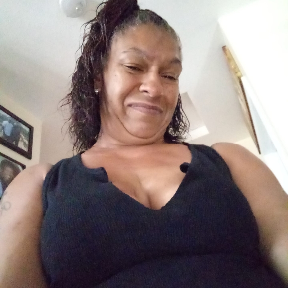 Profile Picture of Francine Brown (@wontgetthiz) on Poshmark