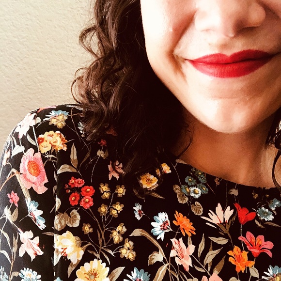 Profile Picture of Jess Bontrager (@jessinthecolor) on Poshmark