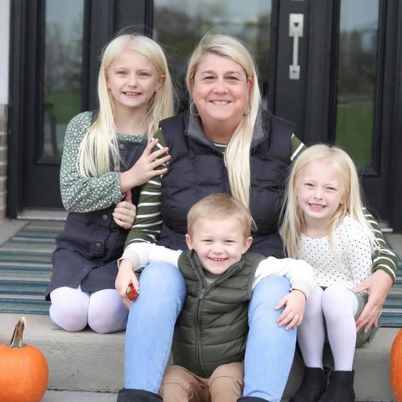 Profile Picture of Lisa Grenko (@lmgrenko) on Poshmark