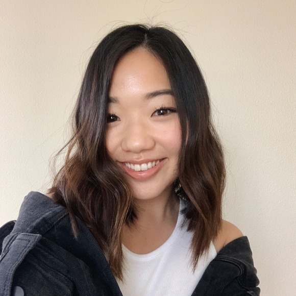 Profile Picture of Andrea Kim (@andweakimmers) on Poshmark