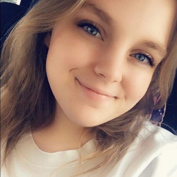 Tazia Smith - Poshmark Profile Picture of Tazia Smith (@taziadsmith0) on Poshmark