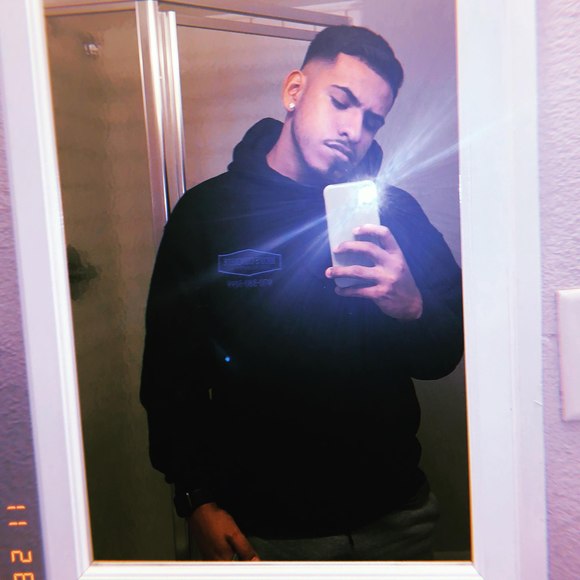 Profile Picture of Alejandro Garcia (@argarcia15) on Poshmark