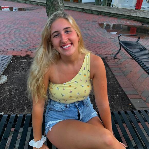 Brynn Danison - Poshmark Profile Picture of Brynn Danison (@brynndanison) on Poshmark