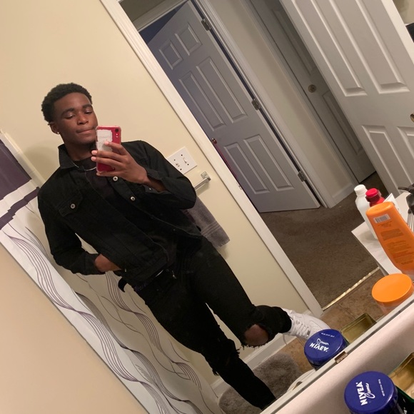 Profile Picture of Caleb Robinson (@calebrob45) on Poshmark