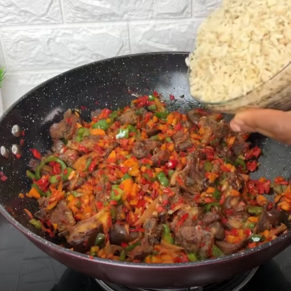 Profile Picture of Cecilia Owusu (@cecyll) on Poshmark