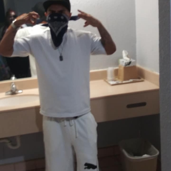 Profile Picture of Danny Romero (@dannyromeronew) on Poshmark