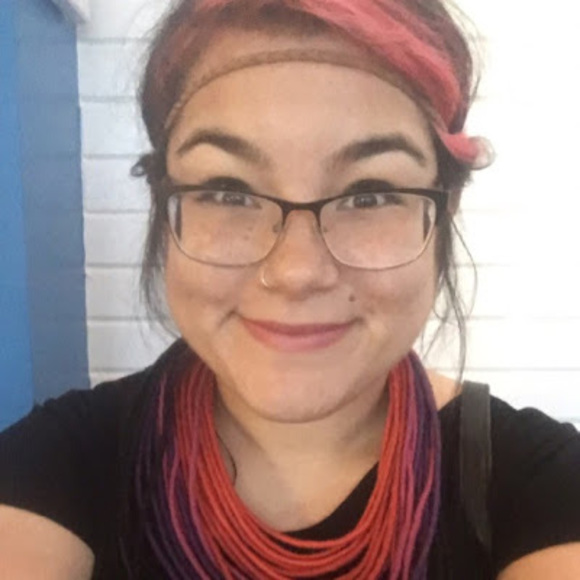 Profile Picture of Netty Canovas (@canovasnetty) on Poshmark