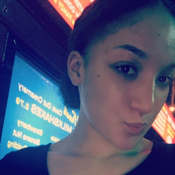 Profile Picture of Ginger Hintzen (@gimbeann) on Poshmark