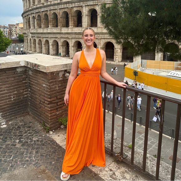 Profile Picture of Laura Bielicki (@laurabielicki) on Poshmark