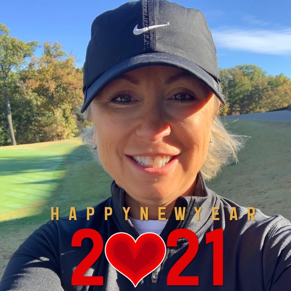 Profile Picture of Lisa Pauley rogan (@lrogan) on Poshmark