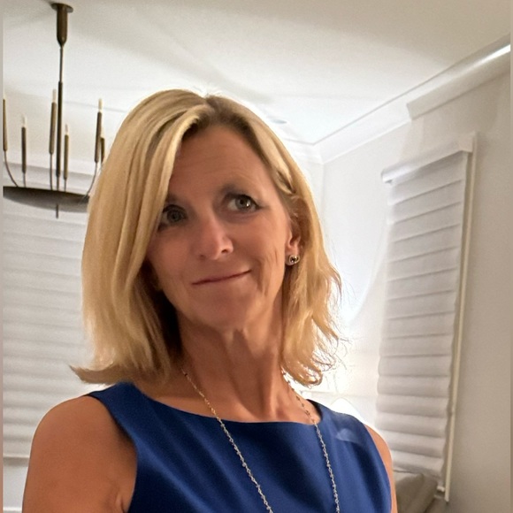 Profile Picture of Karla Deissler-nagy (@karlavermont) on Poshmark