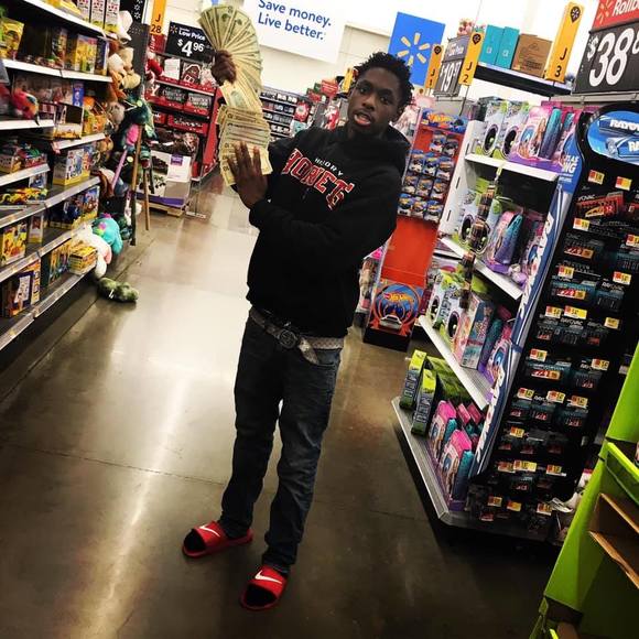 Profile Picture of Trell Trell (@dontrell_beach) on Poshmark
