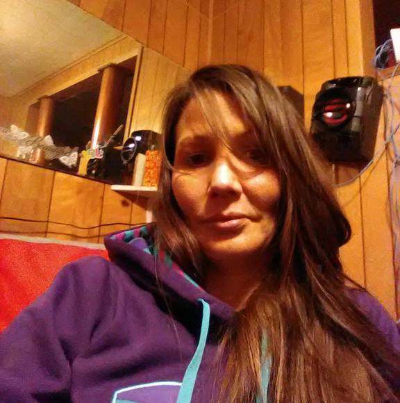 Profile Picture of Renee Phillips (@reneesims) on Poshmark