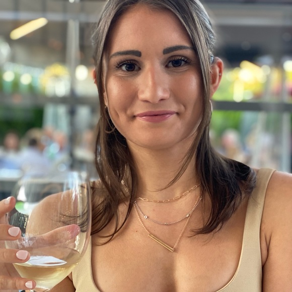 Profile Picture of Amanda Streiter (@amandastreiter) on Poshmark