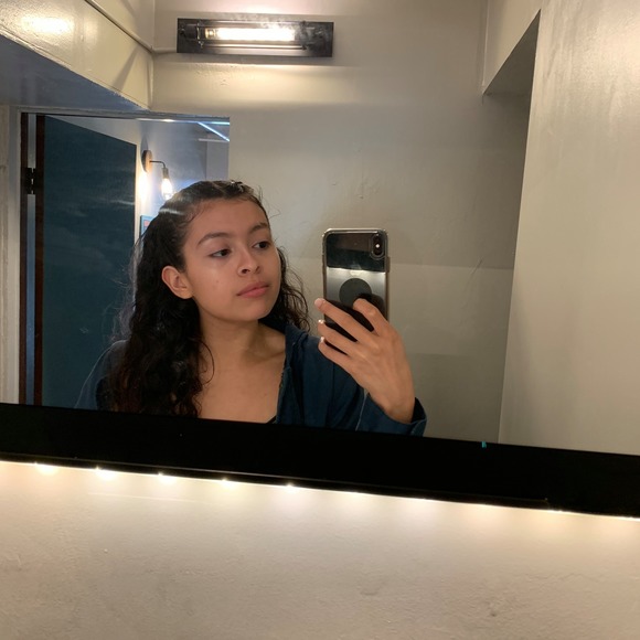 Profile Picture of Venicia Castro (@itsjustvc) on Poshmark
