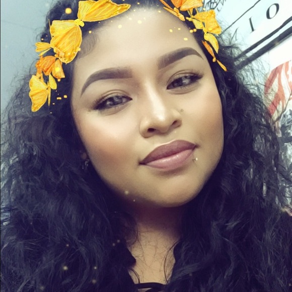 Profile Picture of Bere Aspera (@bereniceaspera_) on Poshmark
