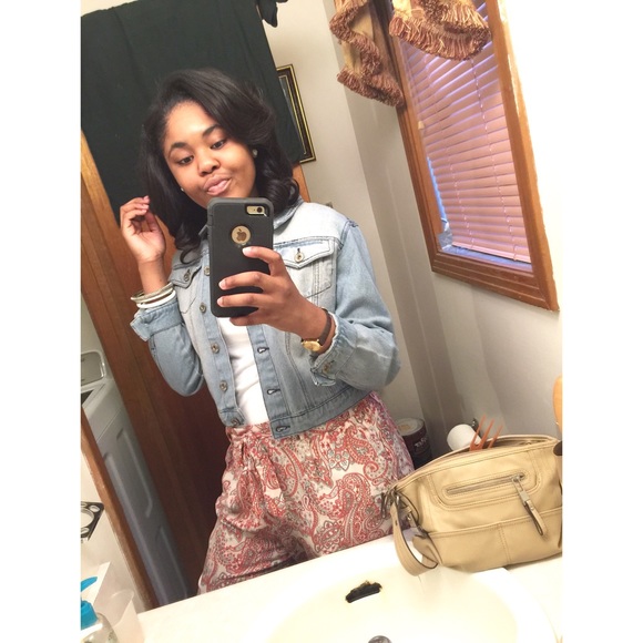 Profile Picture of Jasmine Pegues (@_jazzzeeee) on Poshmark