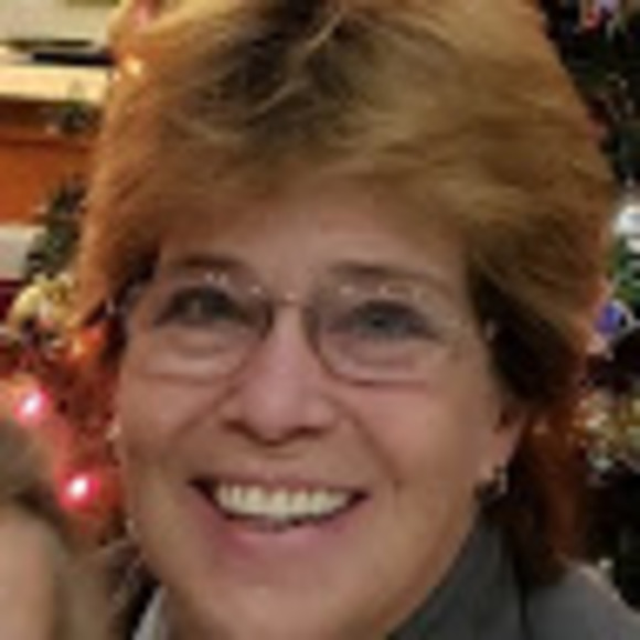 Profile Picture of Karen Harrity210 (@aonedriveonline) on Poshmark