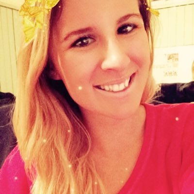 Profile Picture of Laura Neufeld (@lalaneufeld) on Twitter