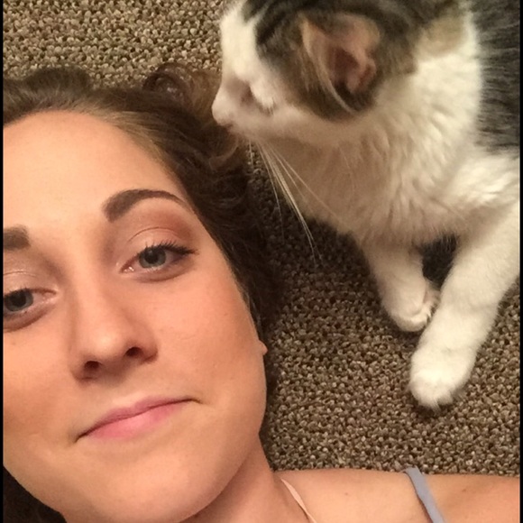 Profile Picture of Erin Wade (@err_wade) on Poshmark