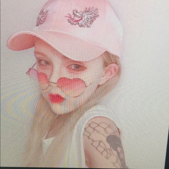 Profile Picture of Abraha.m Mackintosh (@editwhi_qe) on Poshmark