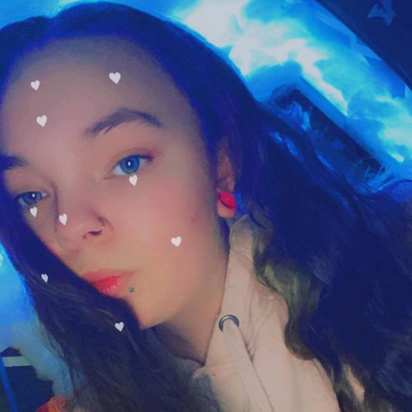 Profile Picture of Emily Ceffalia (@emilyceffalia) on Poshmark