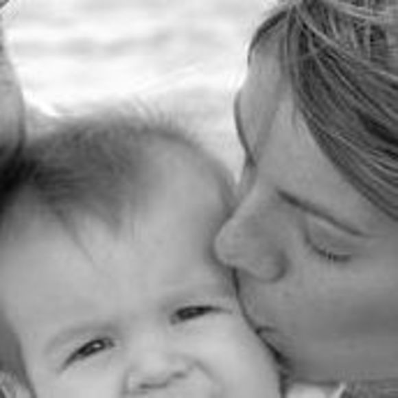 Profile Picture of Alexia Temperley (@alexiavielt) on Poshmark