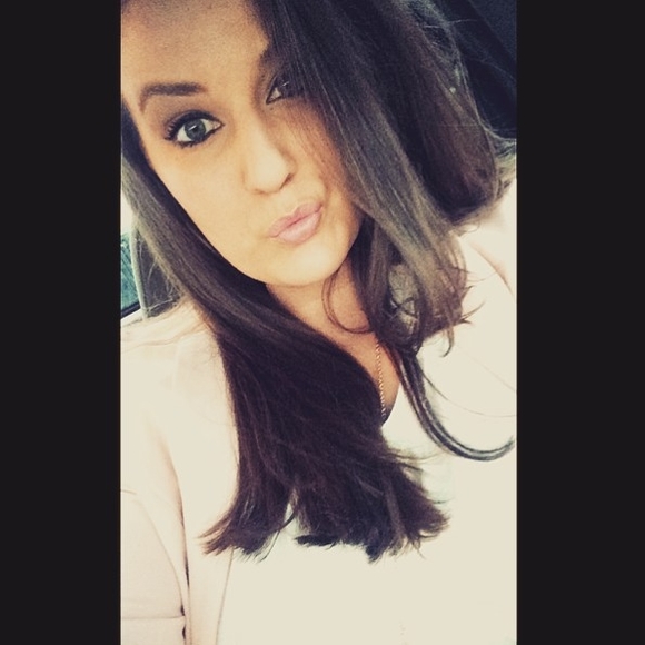Carlie Bonderer - Poshmark Profile Picture of Carlie Bonderer (@carliebee) on Poshmark