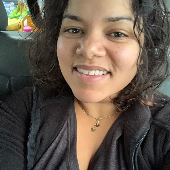 Profile Picture of Gill Rhett (@gillcarol) on Poshmark