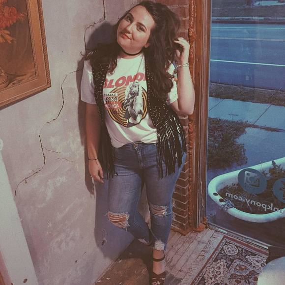 Profile Picture of Rachel Bernard (@rachelpearl96) on Poshmark