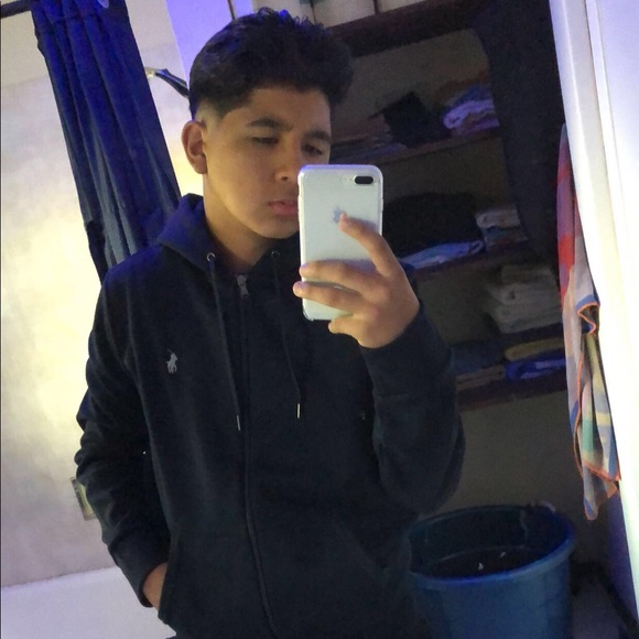 Profile Picture of Givoni Sanchez (@givoni1999s) on Poshmark