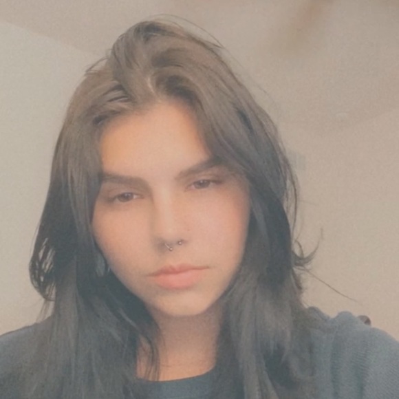 Lindsey Canfora - Poshmark Profile Picture of Lindsey Canfora (@lindseycanfora) on Poshmark