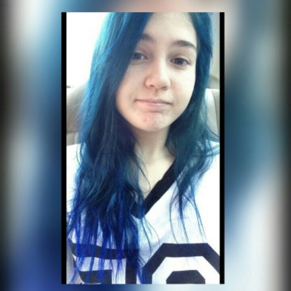Profile Picture of Sarah Paskowitz (@sarahpaskowitz) on Poshmark