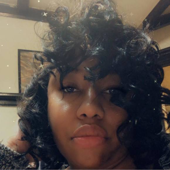 Profile Picture of Kamihia Mitchell (@kamihiamitchell) on Poshmark