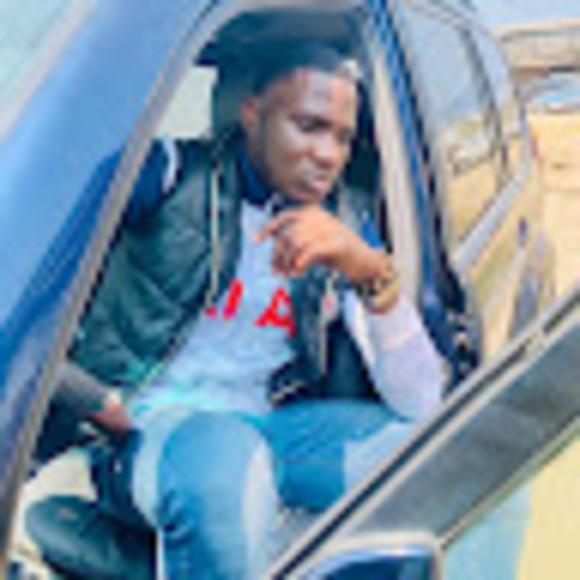Profile Picture of Nidael Nidael (@nidaelnidael) on Poshmark