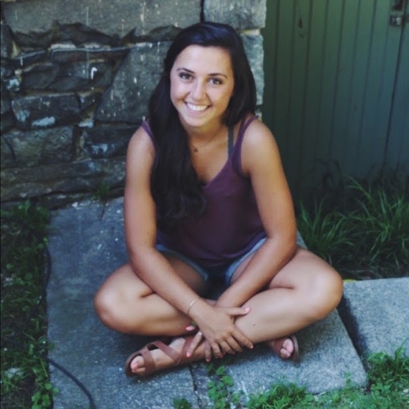 Profile Picture of Kimberly Koorey (@kkoorey) on Poshmark