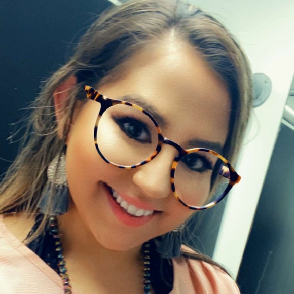 Profile Picture of Monique Duron (@moniqueduron) on Poshmark