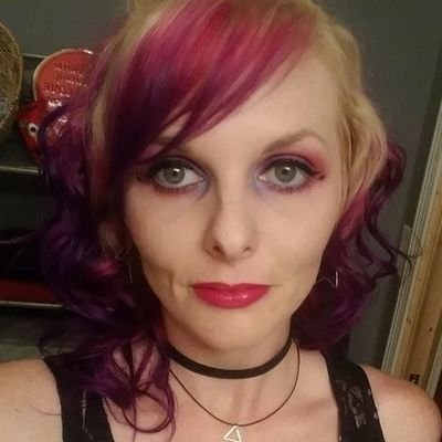 Profile Picture of Lora Phelps (@LoDeDah) on Twitter