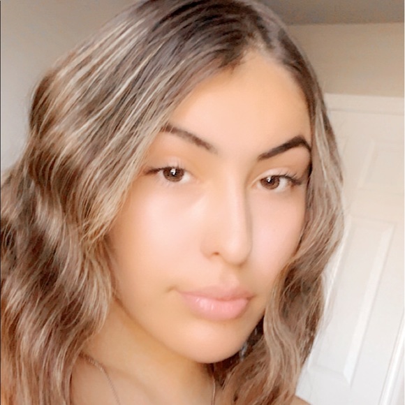 Alexavia Meraz - Poshmark Profile Picture of Alexavia Meraz (@alexam451) on Poshmark