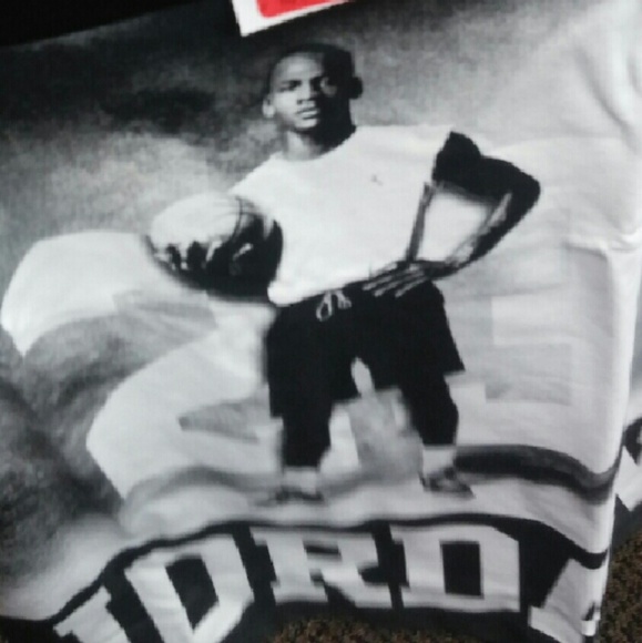 Profile Picture of Toma Aedo (@tomyabro) on Poshmark