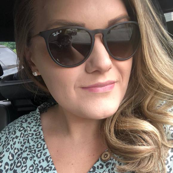 Profile Picture of Robyn Briskey (@robynbriskey) on Poshmark