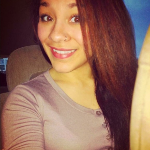 Profile Picture of Mckayla Dunaway (@mckaylaad93) on Poshmark