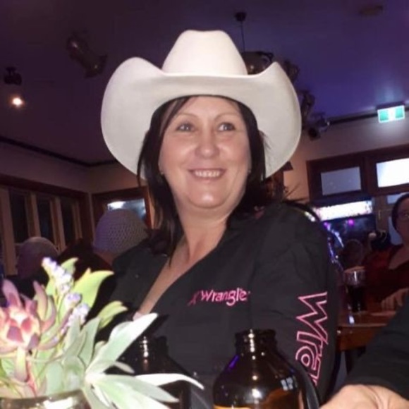 Profile Picture of Jenni Monaro (@jennimonaro) on Poshmark