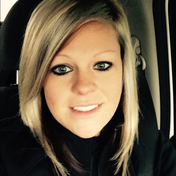 Profile Picture of Heather Mascho (@heather3327) on Poshmark